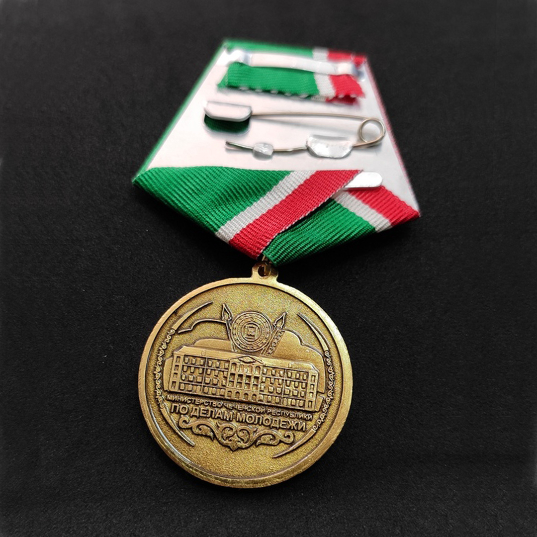 Награда волонтерам. Медали Чечни. Медаль Доброволец. Медаль волонтера. Медаль за волонтерство.